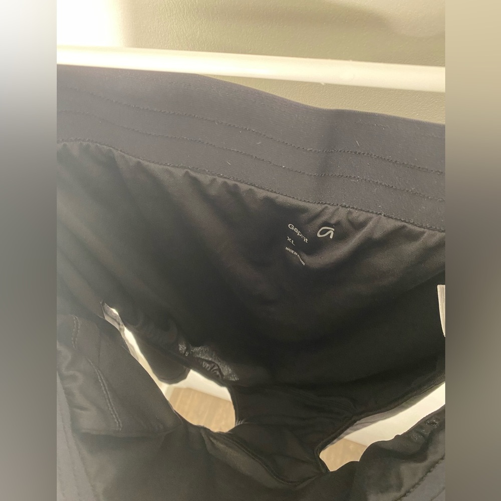 Gap Fit Running Shorts, Size XL - Picture 7 of 7
